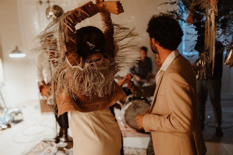 Un mariage inspiration années 70 au Domaine de Vieux Mareuil - Photos : Carla Sègues - Blog mariage : La mariée aux pieds nus