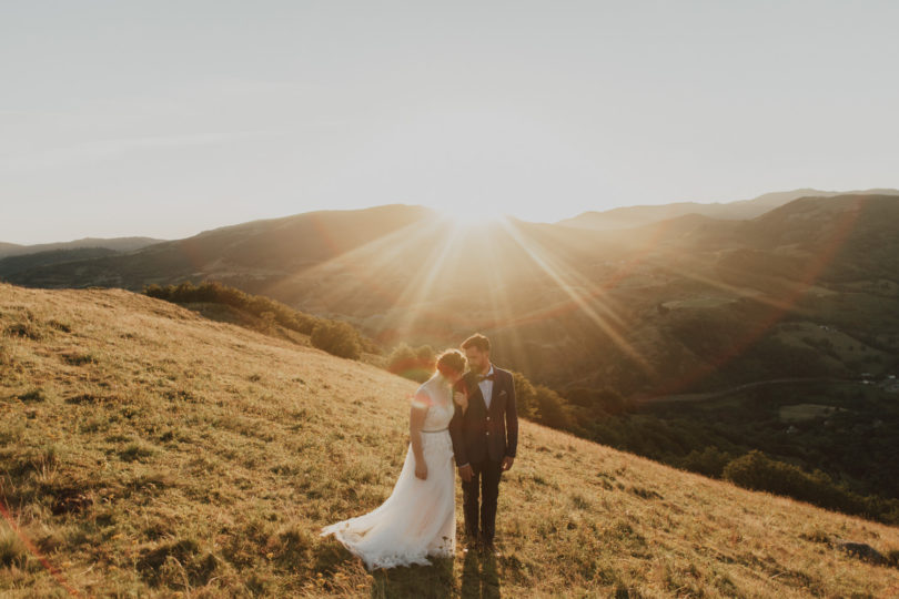 Un mariage intime en Auvergne - A découvrir sur le blog mariage www.lamarieeauxpiedsnus.com - Photos : You Made My Day - Baptiste Hauville