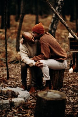 Un mariage intime en pleine forêt au Domaine de La Roche Couloir - Photos : Mélody Barabé - Blog mariage : La mariée aux pieds nus