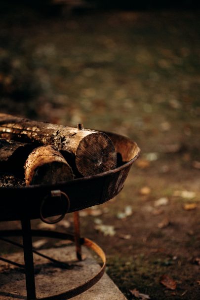 Un mariage intime en pleine forêt au Domaine de La Roche Couloir - Photos : Mélody Barabé - Blog mariage : La mariée aux pieds nus