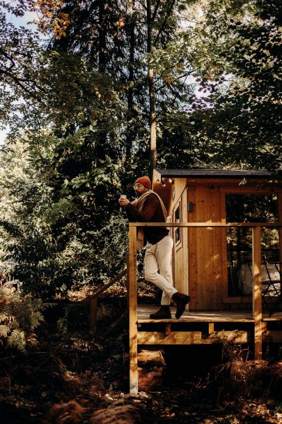 Un mariage intime en pleine forêt au Domaine de La Roche Couloir - Photos : Mélody Barabé - Blog mariage : La mariée aux pieds nus