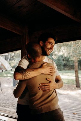 Un mariage intime en pleine forêt au Domaine de La Roche Couloir - Photos : Mélody Barabé - Blog mariage : La mariée aux pieds nus