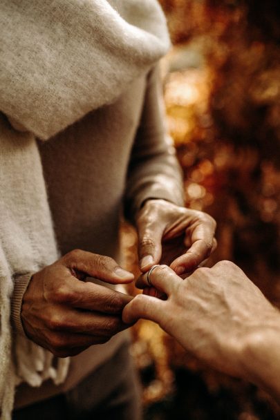 Un mariage intime en pleine forêt au Domaine de La Roche Couloir - Photos : Mélody Barabé - Blog mariage : La mariée aux pieds nus