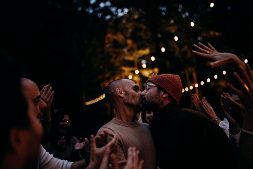 Un mariage intime en pleine forêt au Domaine de La Roche Couloir - Photos : Mélody Barabé - Blog mariage : La mariée aux pieds nus