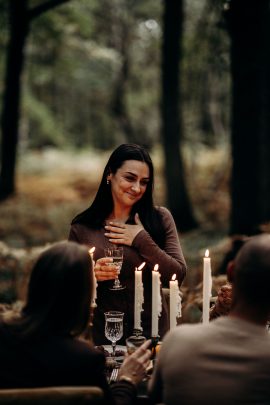 Un mariage intime en pleine forêt au Domaine de La Roche Couloir - Photos : Mélody Barabé - Blog mariage : La mariée aux pieds nus