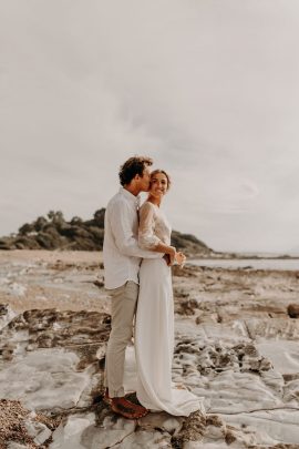 Un mariage en petit comité sur une plage du Pays Basque - Phots : Yoris Photographer - Blog mariage : La mariée aux pieds nus