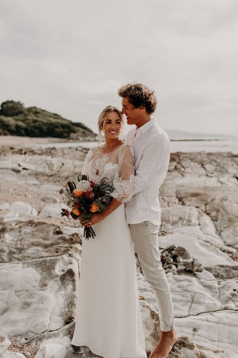 Un mariage en petit comité sur une plage du Pays Basque - Phots : Yoris Photographer - Blog mariage : La mariée aux pieds nus