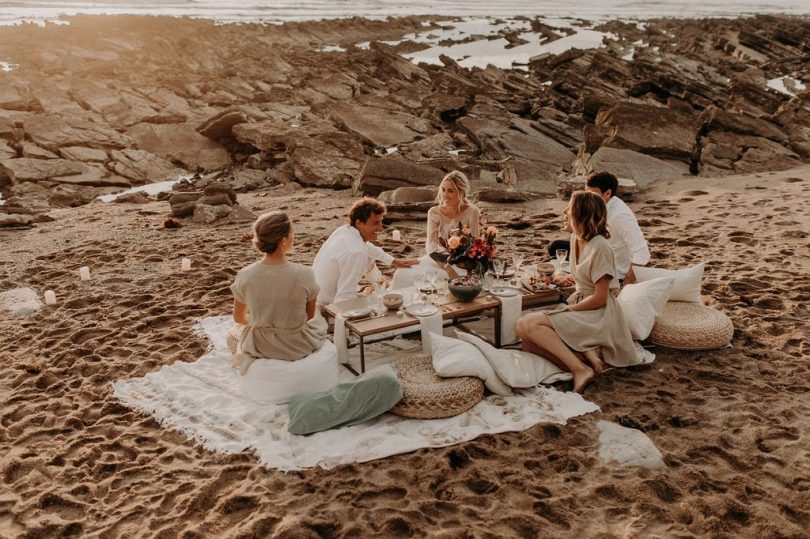 Un mariage en petit comité sur une plage du Pays Basque - Phots : Yoris Photographer - Blog mariage : La mariée aux pieds nus