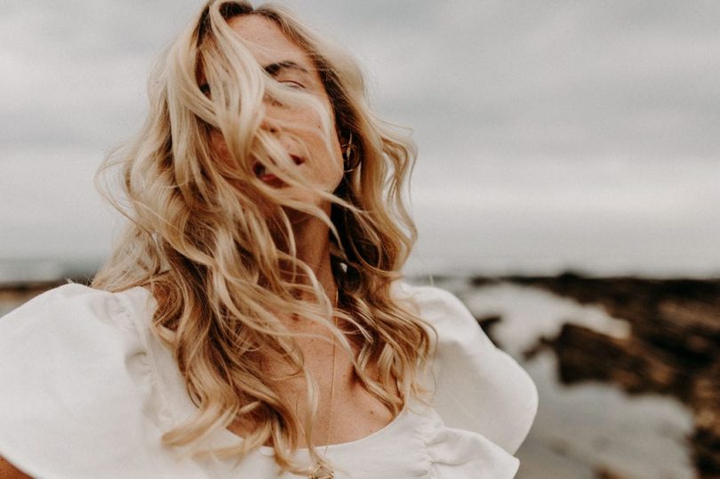 Un mariage en petit comité sur une plage du Pays Basque - Phots : Yoris Photographer - Blog mariage : La mariée aux pieds nus