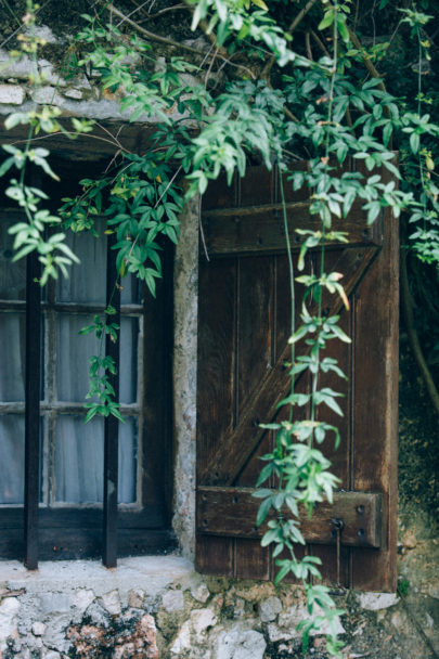 Un mariage dans un jardin sur la Riviera - A découvrir sur le blog mariage La mariée aux pieds nus - Photos : Ingrid Lepan