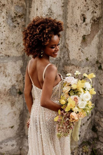 Un mariage en jaune à l'Abbaye d'Aulps en Haute-Savoie - Photos : Dall'K Photography - Blog mariage : La mariée aux pieds nus