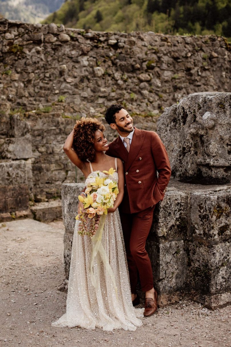 Un mariage en jaune à l'Abbaye d'Aulps en Haute-Savoie - Photos : Dall'K Photography - Blog mariage : La mariée aux pieds nus