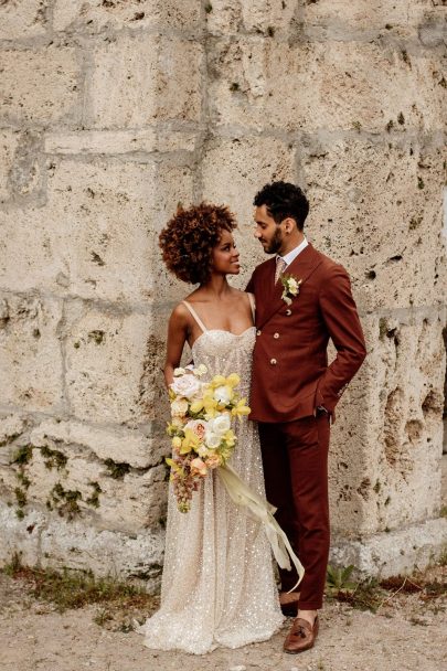 Un mariage en jaune à l'Abbaye d'Aulps en Haute-Savoie - Photos : Dall'K Photography - Blog mariage : La mariée aux pieds nus