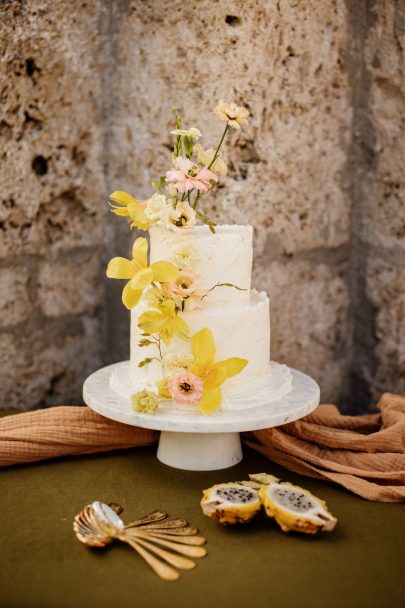 Un mariage en jaune à l'Abbaye d'Aulps en Haute-Savoie - Photos : Dall'K Photography - Blog mariage : La mariée aux pieds nus