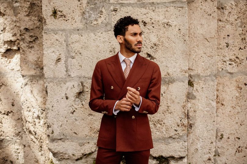 Un mariage en jaune à l'Abbaye d'Aulps en Haute-Savoie - Photos : Dall'K Photography - Blog mariage : La mariée aux pieds nus