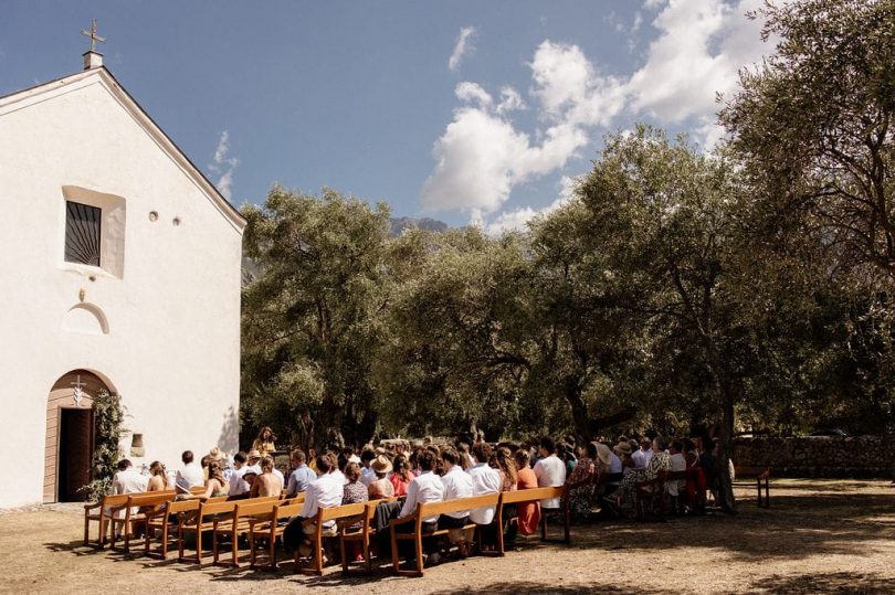 Un mariage en jaune en Corse - Photos : Dall'k - Blog mariage : La mariée aux pieds nus