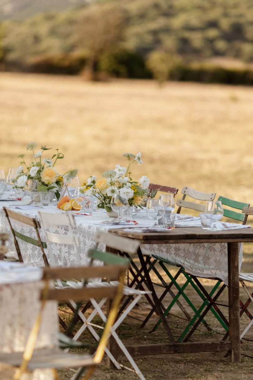 Un mariage en jaune en Corse - Photos : Dall'k - Blog mariage : La mariée aux pieds nus