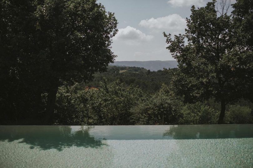 Un mariage simple esprit Kinfolk dans le Luberon - Photos : Lorenzo Accardi Weddings - Blog mariage : La mariée aux pieds nus