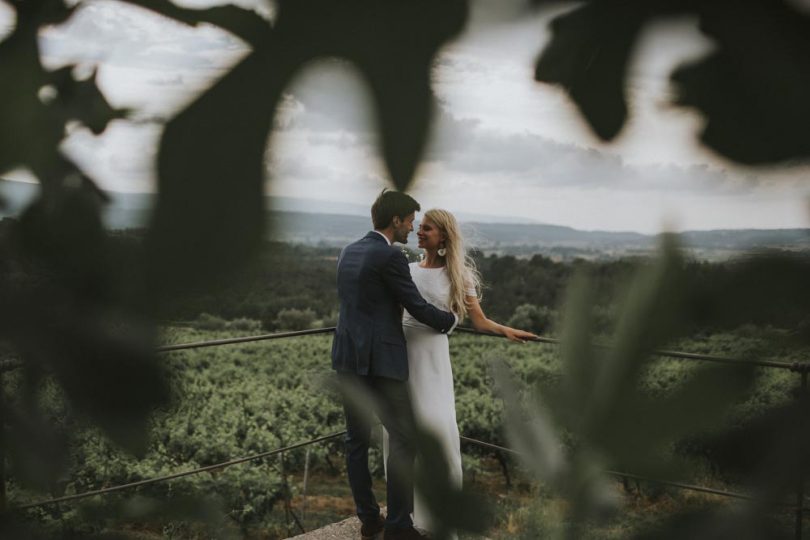 Un mariage simple esprit Kinfolk dans le Luberon - Photos : Lorenzo Accardi Weddings - Blog mariage : La mariée aux pieds nus