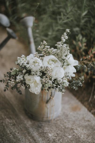 Un mariage simple esprit Kinfolk dans le Luberon - Photos : Lorenzo Accardi Weddings - Blog mariage : La mariée aux pieds nus