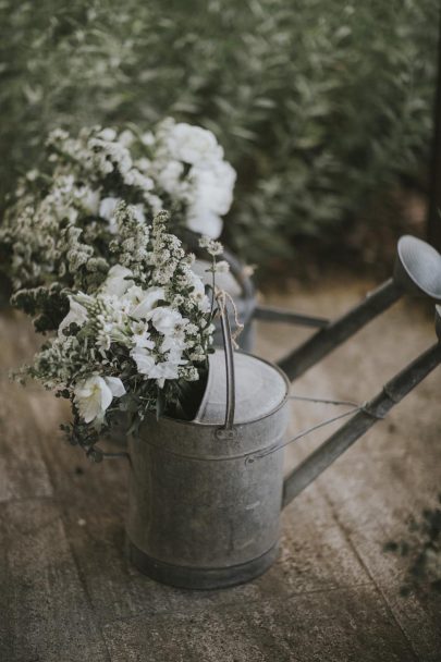 Un mariage simple esprit Kinfolk dans le Luberon - Photos : Lorenzo Accardi Weddings - Blog mariage : La mariée aux pieds nus