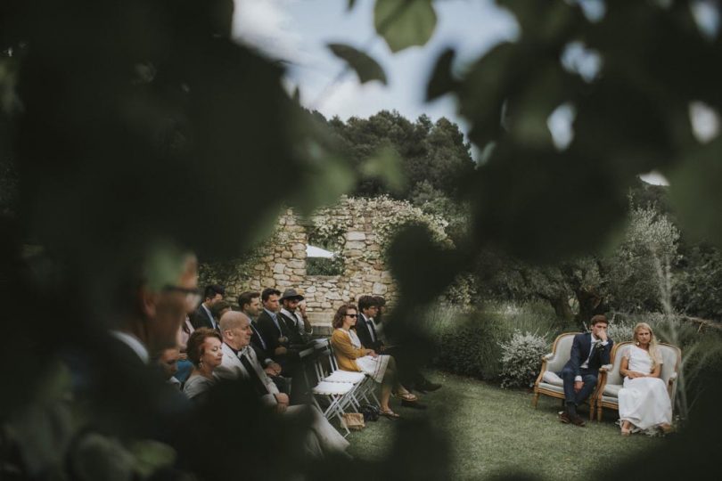 Un mariage simple esprit Kinfolk dans le Luberon - Photos : Lorenzo Accardi Weddings - Blog mariage : La mariée aux pieds nus