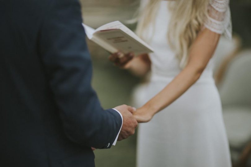 Un mariage simple esprit Kinfolk dans le Luberon - Photos : Lorenzo Accardi Weddings - Blog mariage : La mariée aux pieds nus