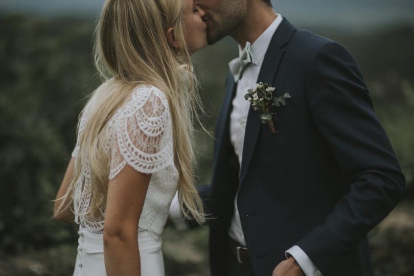 Un mariage simple esprit Kinfolk dans le Luberon - Photos : Lorenzo Accardi Weddings - Blog mariage : La mariée aux pieds nus