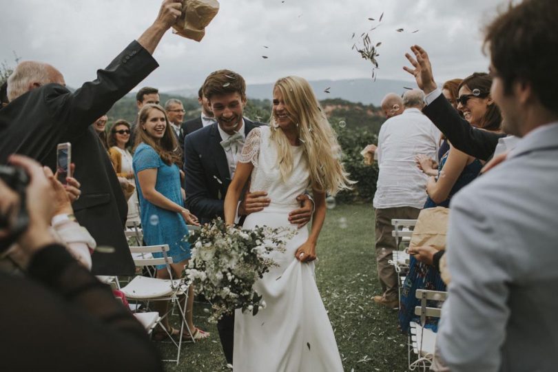 Un mariage simple esprit Kinfolk dans le Luberon - Photos : Lorenzo Accardi Weddings - Blog mariage : La mariée aux pieds nus