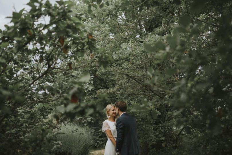 Un mariage simple esprit Kinfolk dans le Luberon - Photos : Lorenzo Accardi Weddings - Blog mariage : La mariée aux pieds nus