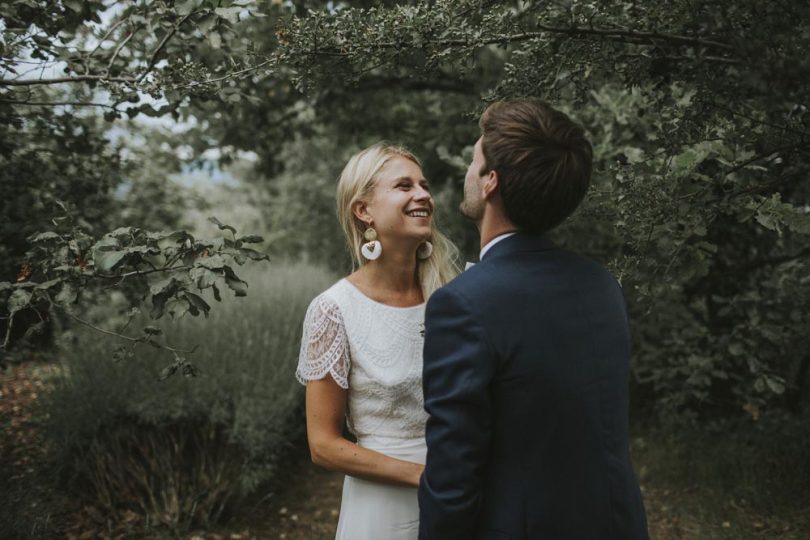 Un mariage simple esprit Kinfolk dans le Luberon - Photos : Lorenzo Accardi Weddings - Blog mariage : La mariée aux pieds nus