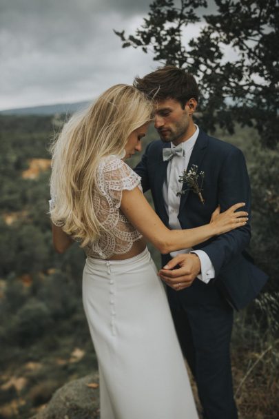 Un mariage simple esprit Kinfolk dans le Luberon - Photos : Lorenzo Accardi Weddings - Blog mariage : La mariée aux pieds nus