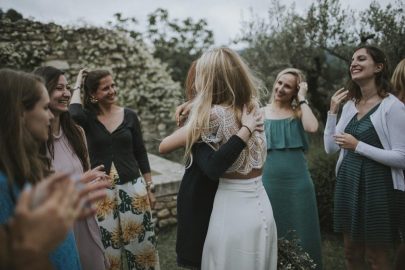 Un mariage simple esprit Kinfolk dans le Luberon - Photos : Lorenzo Accardi Weddings - Blog mariage : La mariée aux pieds nus