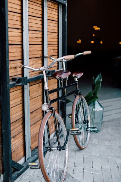 Un mariage industriel et végétal inspiré par Kinfolk à découvrir sur le blog mariage www.lamarieeauxpiedsnus.com - Photos : Konstantin Korfee