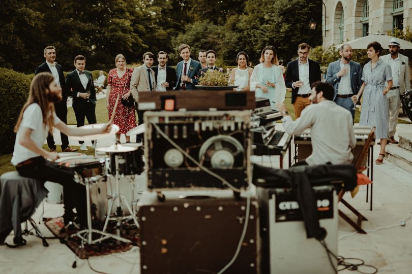 Un mariage simple et coloré au Domaine des Bidaudières - David Latour - La mariée aux pieds nus