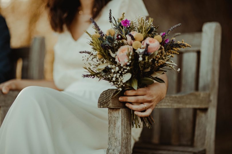 Un mariage simple et coloré au Domaine des Bidaudières - David Latour - La mariée aux pieds nus