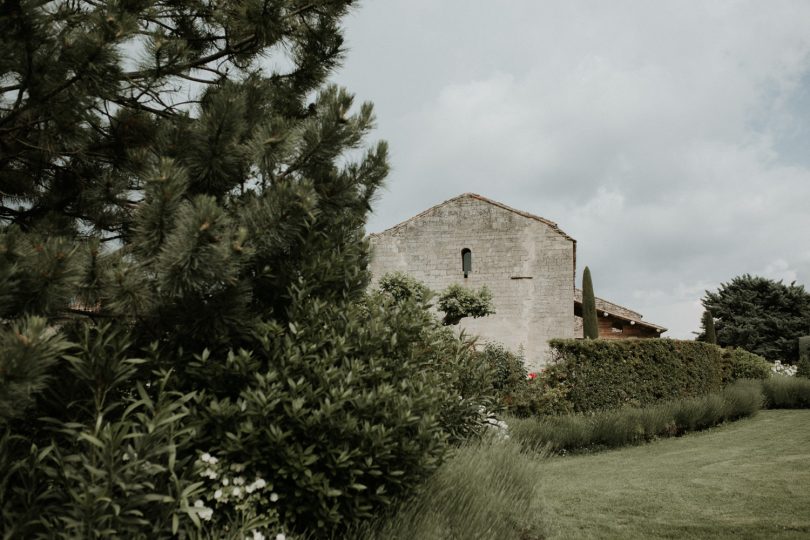 Un mariage dans le Lubéron à l'abbaye Saint Eusèbe - La mariée aux pieds nus