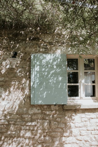 Un mariage dans le Lubéron à l'abbaye Saint Eusèbe - La mariée aux pieds nus