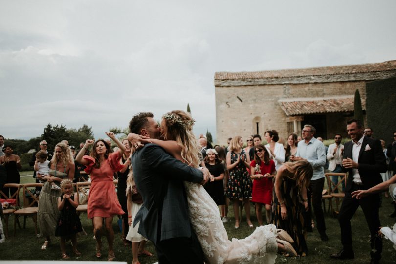 Un mariage dans le Lubéron à l'abbaye Saint Eusèbe - La mariée aux pieds nus