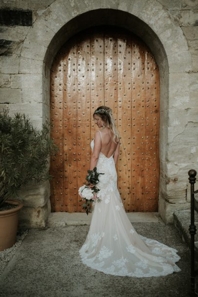 Un mariage dans le Lubéron à l'abbaye Saint Eusèbe - La mariée aux pieds nus