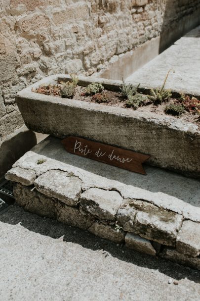 Un mariage dans le Lubéron à l'abbaye Saint Eusèbe - La mariée aux pieds nus