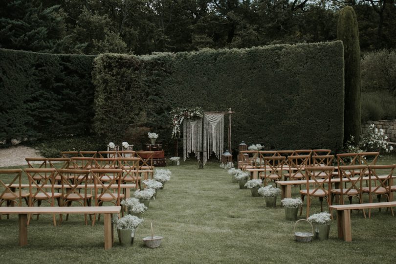 Un mariage dans le Lubéron à l'abbaye Saint Eusèbe - La mariée aux pieds nus