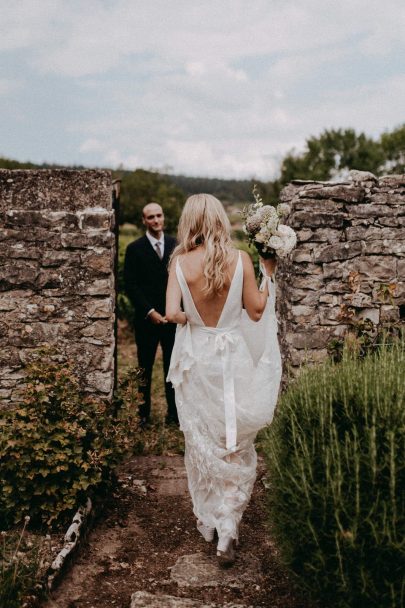 Un mariage au Manoir Equivocal en Bourgogne-Franche-Comté - Photos : Julie Blin - Blog mariage : La mariée aux pieds nus