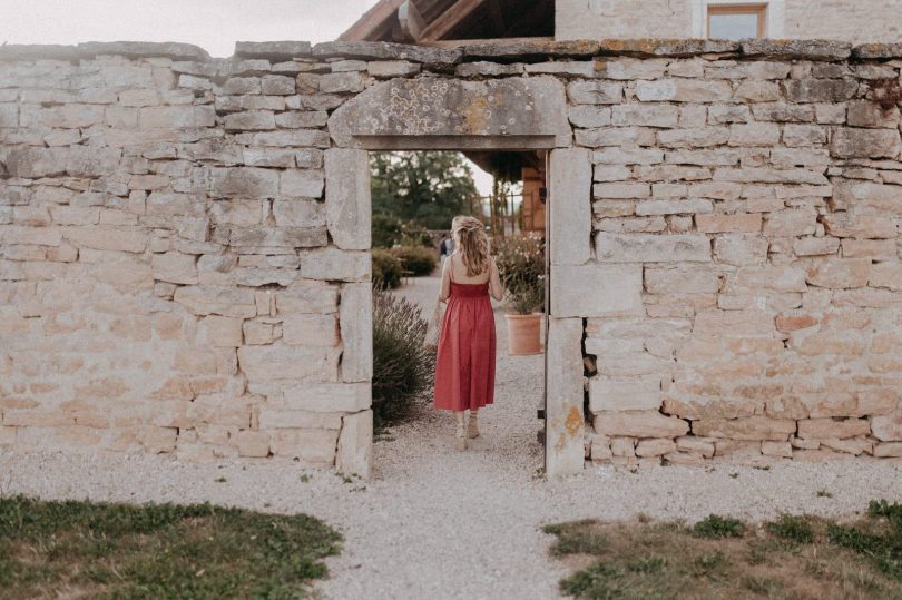 Un mariage au Manoir Equivocal en Bourgogne-Franche-Comté - Photos : Julie Blin - Blog mariage : La mariée aux pieds nus