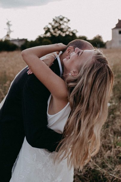 Un mariage au Manoir Equivocal en Bourgogne-Franche-Comté - Photos : Julie Blin - Blog mariage : La mariée aux pieds nus