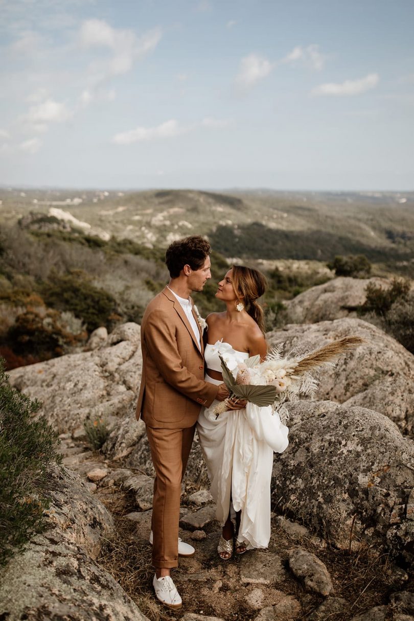 Un mariage au Maora Beach en Corse - Photos : Coralie Lescieux - Blog mariage : La mariée aux pieds nus