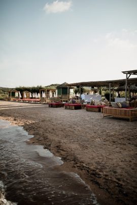 Un mariage au Maora Beach en Corse - Photos : Coralie Lescieux - Blog mariage : La mariée aux pieds nus