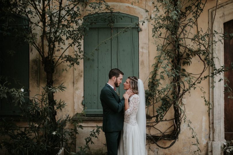 Un mariage au Mas d'Arvieux en Provence - Photos : Soul Pics - Blog mariage : La mariée aux pieds nus