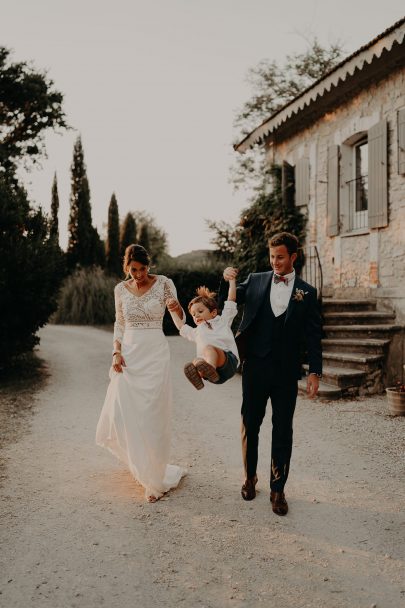 Un mariage au Mas d'Arvieux en Provence - Photos : Laurene and the Wolf - Blog mariage : La mariée aux pieds nus