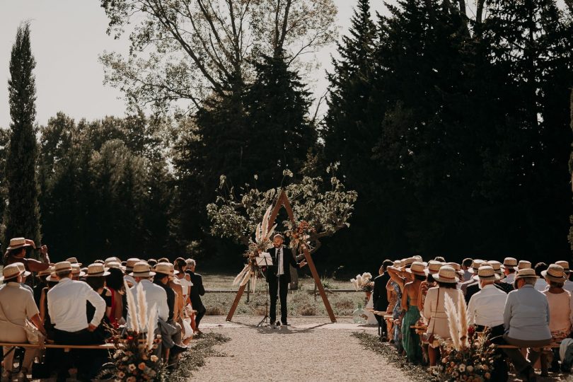 Un mariage au Mas d'Arvieux en Provence - Photos : Laurene and the Wolf - Blog mariage : La mariée aux pieds nus